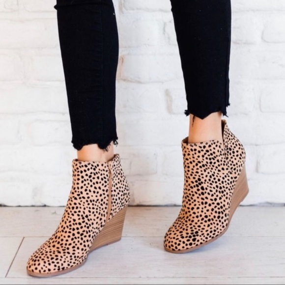 NWOB Cheetah Ankle Wedge Boots - Picture 7 of 7